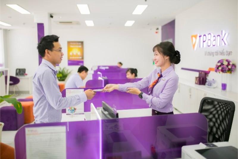 Có bằng cao đẳng là có thể ứng tuyển giao dịch viên TP Bank 